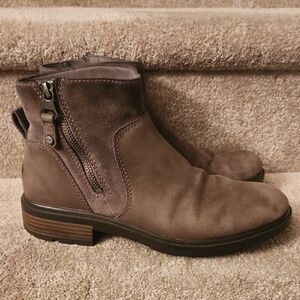 Ugg Women's Taupe Brown Moto-Style Ankle Boots w/ Side Zippers Size 9